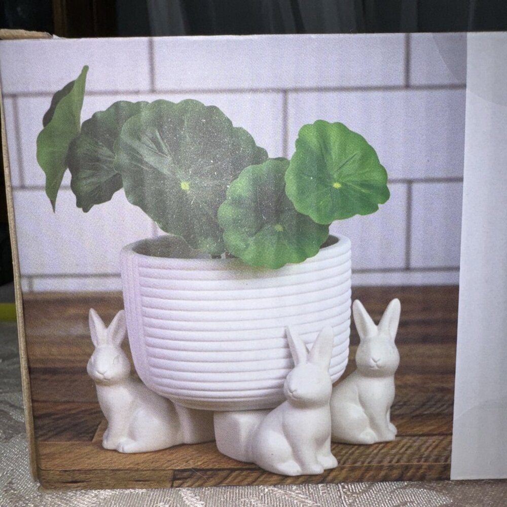Target Easter Bullseye Rabbit Spring White Ceramic Bunny Plant Stand Figural